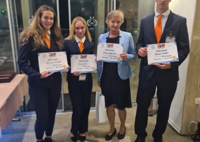 Dijaki Katjuša Marenk, Larisa Delić in David Kveder so osvojili srebrno medaljo.